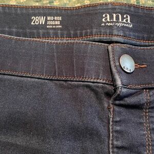 Ana -a new approach jegging. Size 28w. 28 inch inseam. Like new, no rips or tear